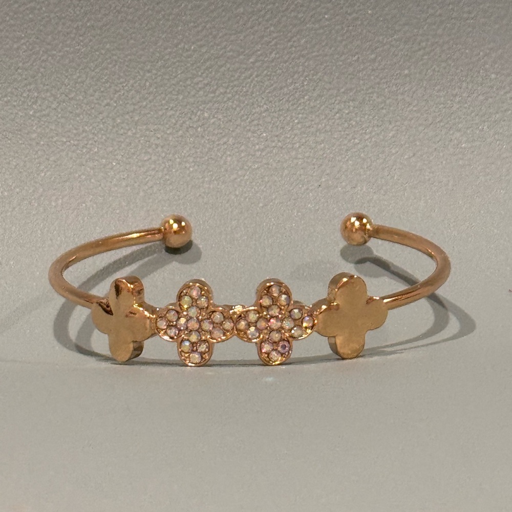 NWOT Gold Tone and Iridescent Sparkling Clover Cuff Bracelet 2.25 inch